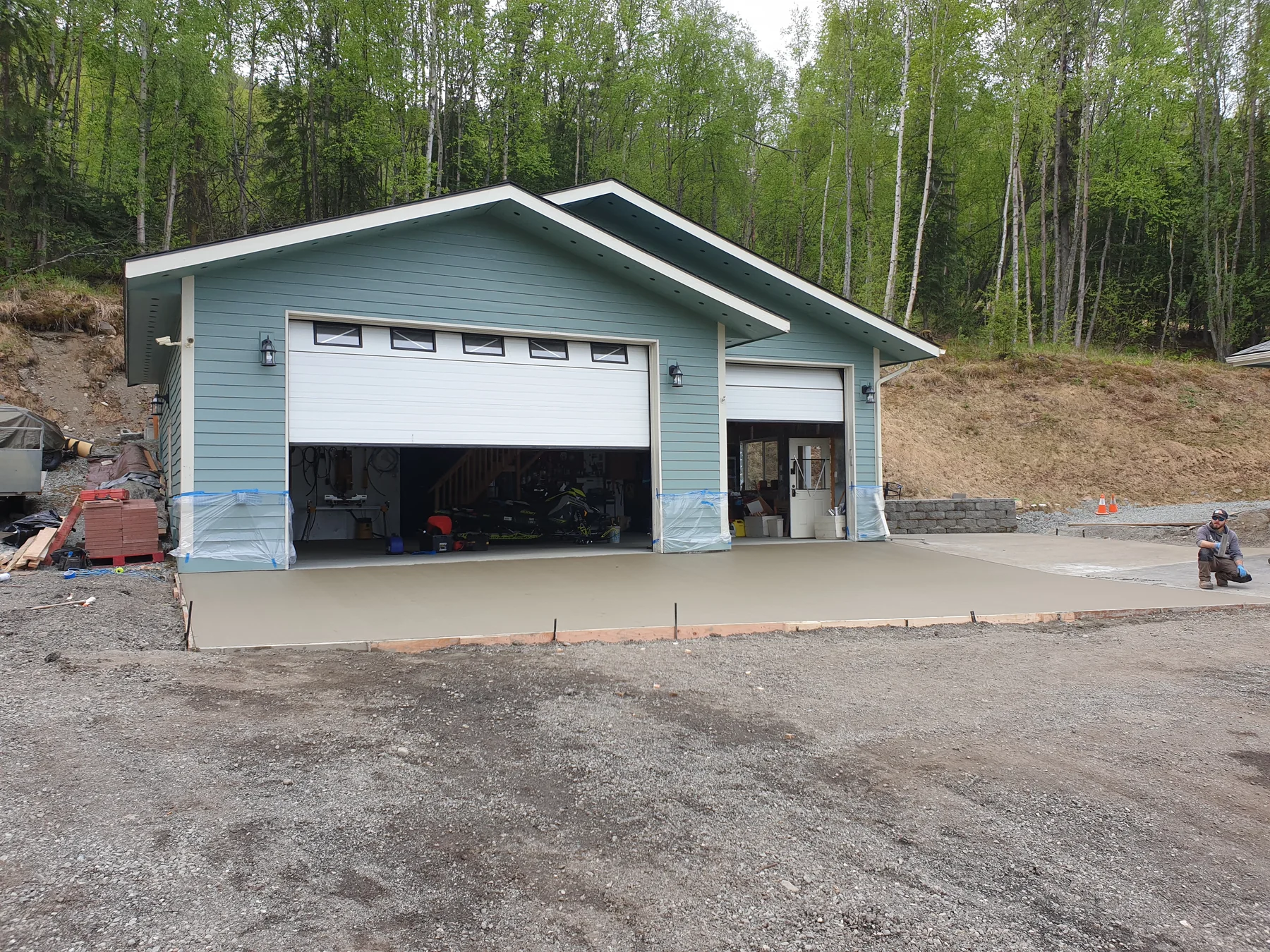 Detached shop with a new concrete apron and slab
